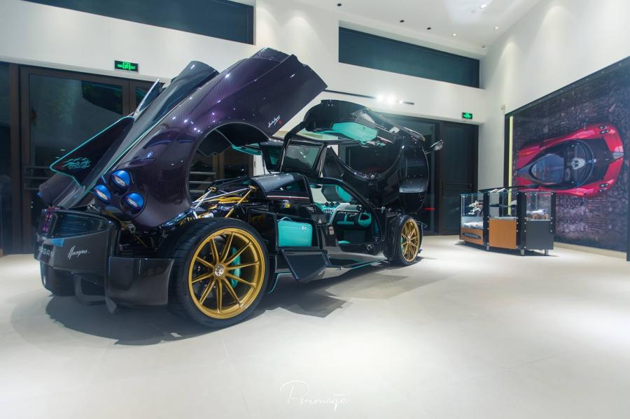  Pagani Huayra Purple Carbon Dinastia 2016 года  (фото 2 из 8)